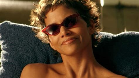 Halle Berry E Quello Spogliarello Non Proprio Sexy L Imprevisto