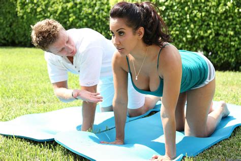 Free Porn Pics Of Isis Love Enjoying Hot Sex With Her Personal Trainer