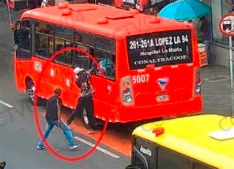 Ni Cambi Ndose De Camisetas Escaparon Capturaron A Dos Hombres Por El