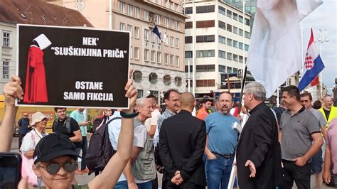 Ideološki rat u centru Zagreba Molitelji i kontraprosvjednici opet na