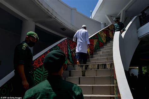 Couples Punished With Lashes Of The Cane For Having Sex Outside Marriage In Indonesia Daily
