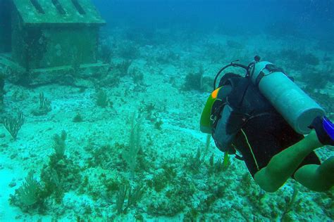 Cancún Underwater Museum - See Underwater Sculptures via Snorkelling ...