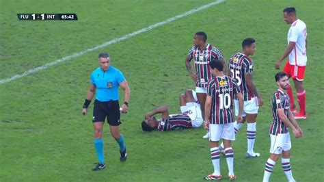 Thiago Santos Soccer Nutshot Brazil League Fluminense Vs Inter 04