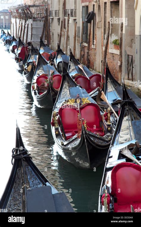 Glass Gondola Hi Res Stock Photography And Images Alamy