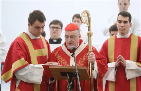 FOTO Bozanić predvodio misu na Cvjetnicu bez epidemioloških mjera