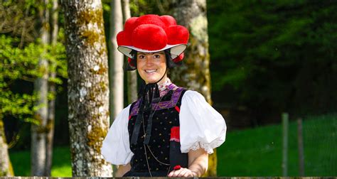 Die Geschichte Des Bollenhutes Schwarzwald Tourismus Gmbh