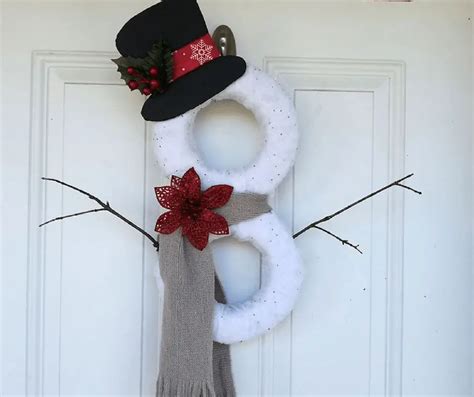 30 DIY Ideas And Tutorials To Make A Snowman Wreath