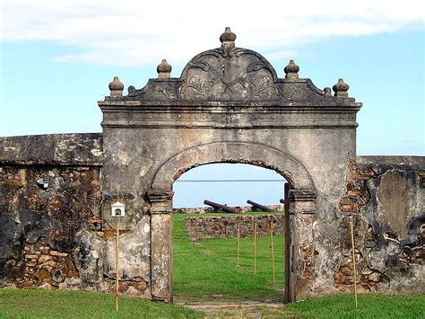 Fortaleza De Santa Bárbara Una Ciudad Histórica En Trujillo