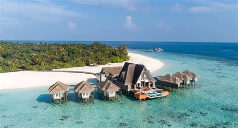 Maldives Manta Ray Swimming | Swim with Rays with Anantara