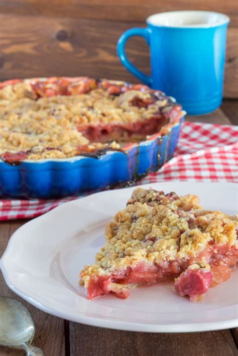 Rhubarb Crumble - Food Fanatic