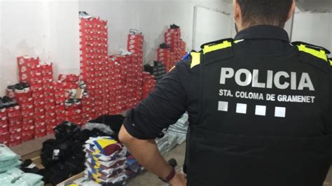 La Policía Local de Santa Coloma requisa 10 000 prendas de ropa