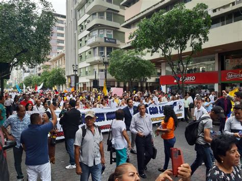 Ecuador Vive Jornadas De Marchas De Grupos Conservadores Y Colectivos Glbti