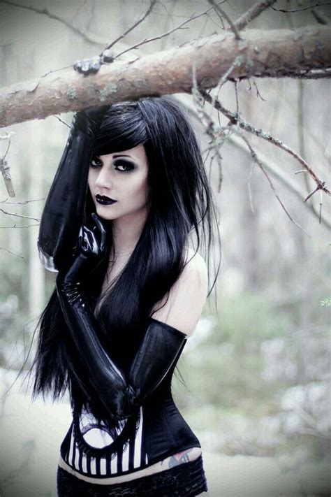 Goth In The Forest Ragazze Gotiche Donne Beautiful