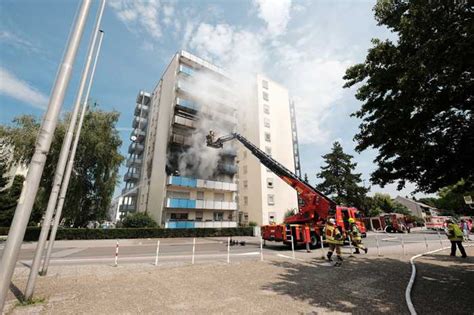 Frankenthal Neunst Ckiges Hochhaus Brennt Mittels Fluchthauben