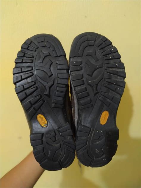 Sepatu Gunung Hiking Outdoor Arei Atau Rei Sz 42 Olah Raga Perlengkapan Olahraga Lainnya Di