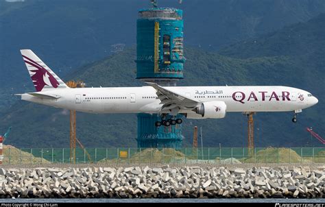 A Boi Qatar Airways Boeing Er Photo By Wong Chi Lam Id