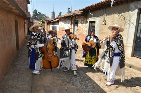 El Canto Tradicional Pur Pechas El Oficio De Historiar