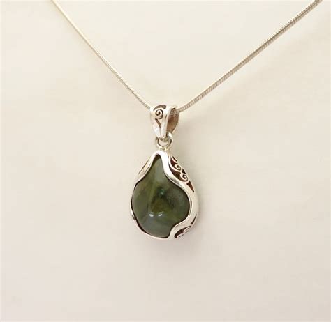 Green Garnet Pendant | Ozmomo Jewellery