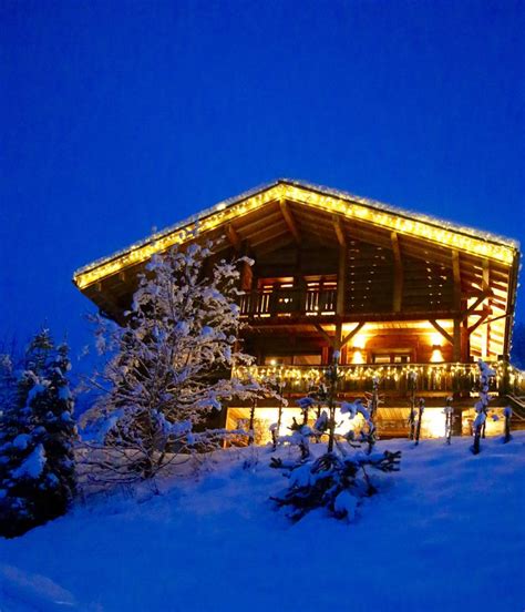 le chalet des envers à la tombée de la nuit authenticluxelocations