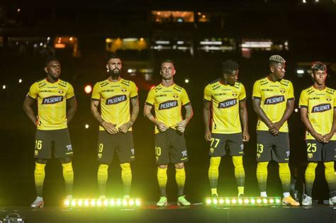 Barcelona SC presentó a su plantilla 2022 en la tradicional Noche