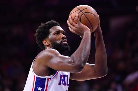 ℹ NBA Joel Embiid coquetea con el cuádruple doble en monstruoso juego