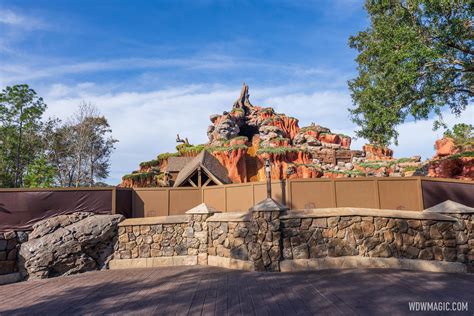 Taller Construction Walls Go Up Around Tiana S Bayou Adventure At The