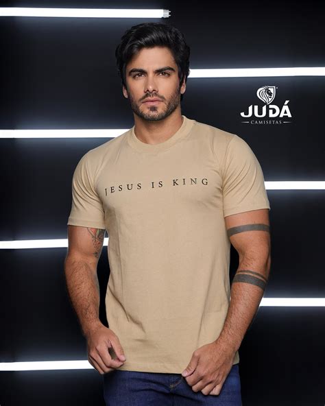 Camiseta Masculina Jesus Is King Jik Cor Bege Moda Evang Lica Na