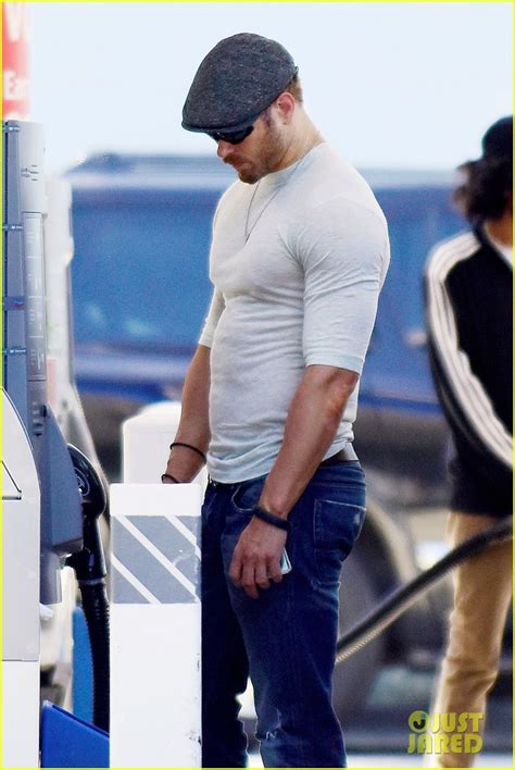 Kellan Lutz Shows Off His Hot Body In A Tight Top Photo 3196464