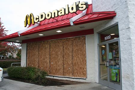 Car Crash: Car Crashes Into Mcdonald's