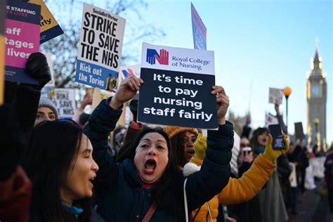 Nurses In Britain Strike For Better Wages Upi