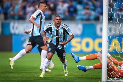 Planeta Do Futebol On Twitter Pessoas Ligadas A Douglas Costa