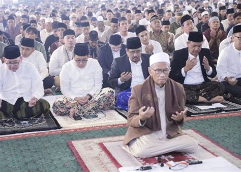 Pj Gubernur Adhy Salat Idul Fitri Di Masjid Nasional Al Akbar Surabaya