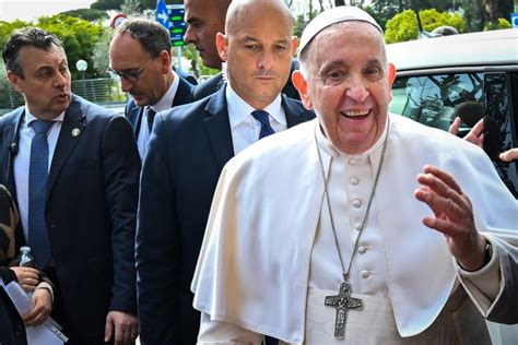 “aÚn Estoy Vivo” Dijo El Papa Francisco Tras Ser Dado De Alta Y Salir Del Hospital Dolartoday