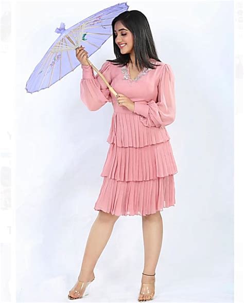 Pretty In Pink Ashnoor Kaur And Her Love Affair With Pink Iwmbuzz