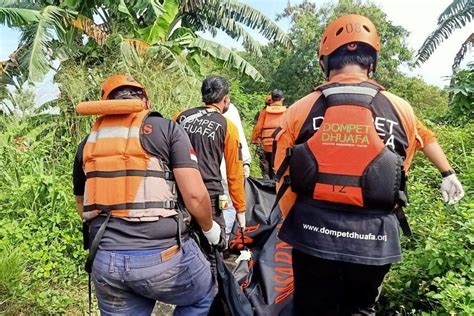 Tim Sar Gabungan Temukan Pemancing Tenggelam Di Danau Kampung Sampora