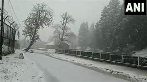 Weather Updates Heavy Snowfall In Jandk Himachal Temperature Dips In