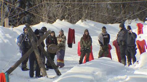 Video Captures Rcmp Officer Pointing Gun At Indigenous Pipeline