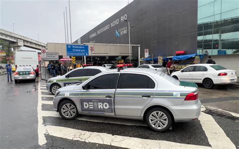 Detro RJ realiza operação para combater transporte irregular na