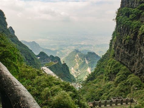 A Porta Do C U De Tianmen Shan Na Montanha De Tianmen Foto De Stock