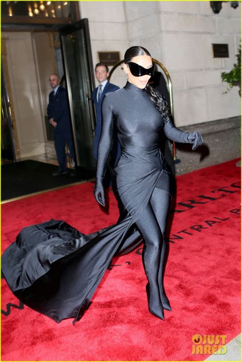 Kim Kardashian Finally Reveals Her Face Channels Batwoman At Met Gala