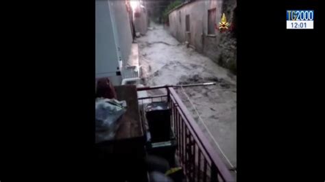 Alluvione In Calabria E Sicilia Esondati Torrenti Strade E Ferrovie