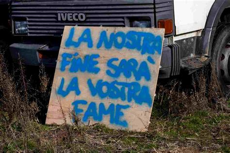 La Protesta Degli Agricoltori Arriva Nella Capitale Finch Non Si