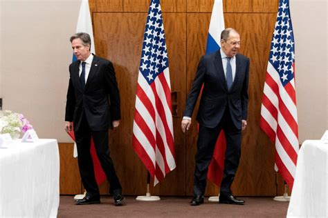 U S And Russia Aim To Calm Tensions Over Ukraine Crisis Pbs News