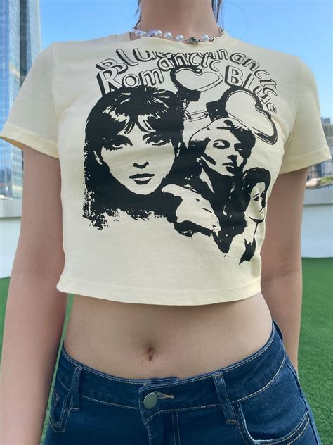 Emmiol Free Shipping 2024 Vintage Figure Graphic Crop Top Beige S In