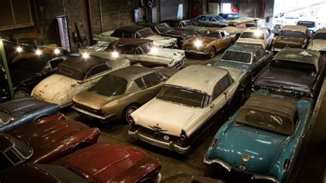 Hallaron una increíble colección abandonada de 230 autos clásicos MDZ