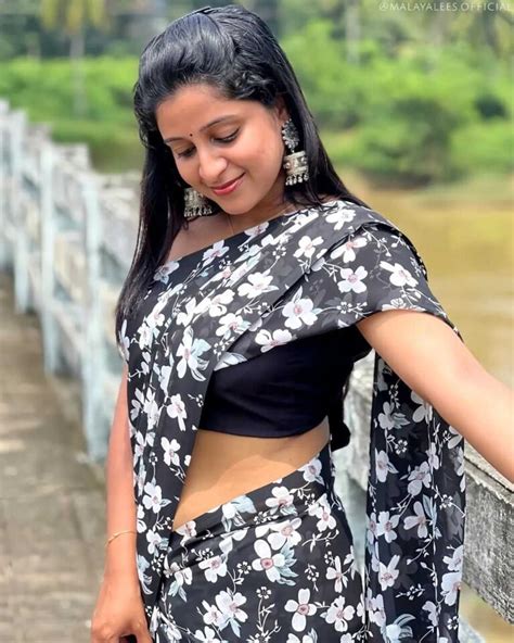 Mallu Actress Anagha Stibin Hot Navel Exposed In Saree Glamsundari In