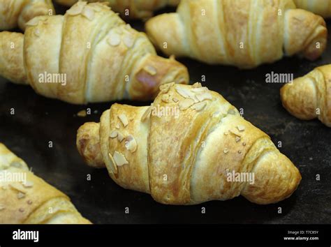 Croissants Traditionnels Français Banque De Photographies Et Dimages à Haute Résolution Alamy