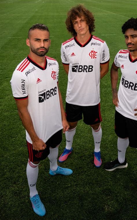 Flamengo lança seu novo uniforme secundário para a temporada 2022 Veja