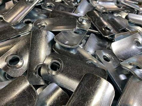 The Differences Between Zinc Barrel Plating And Zinc Rack Plating