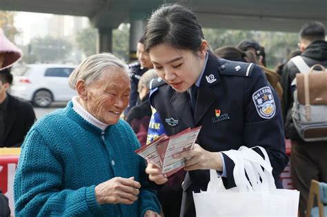 宪法宣传周｜挺膺担当•深蓝有我澎湃号·政务澎湃新闻 The Paper